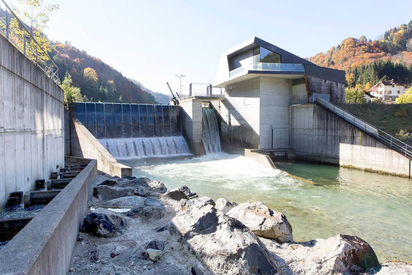 Wasserkraftanlagen, Mühlkraftwerke und wassergetriebene Ernergieeinrichtungen in der DACH-Region